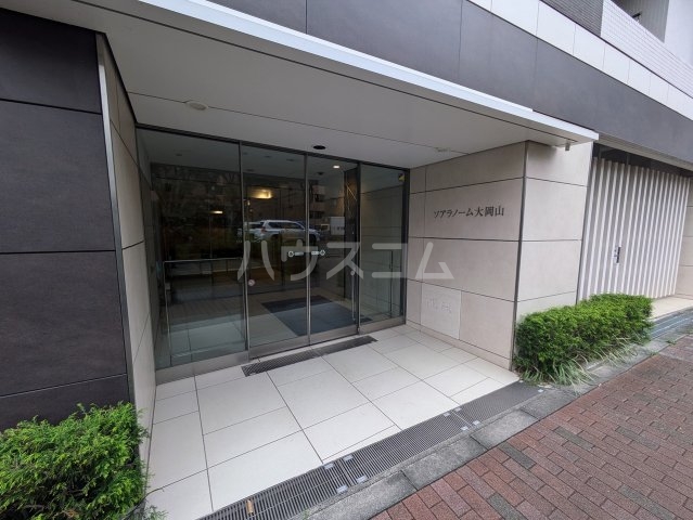 27/30 エントランス