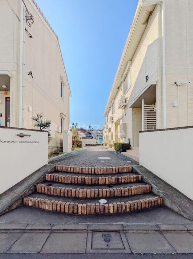 16/23 エントランス