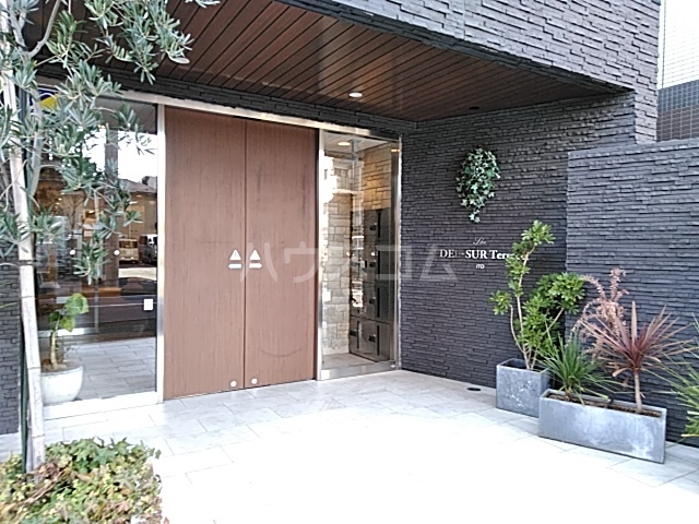 25/30 エントランス