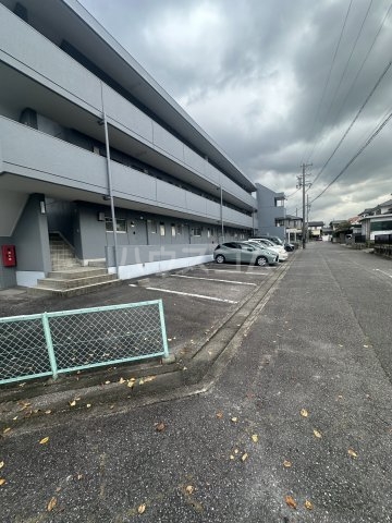 18/27 駐車場