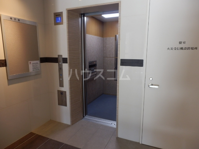 23/30 エントランス