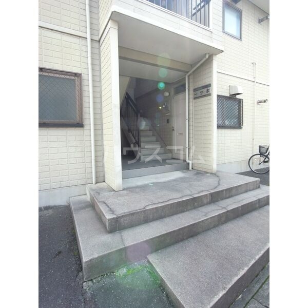 19/30 エントランス