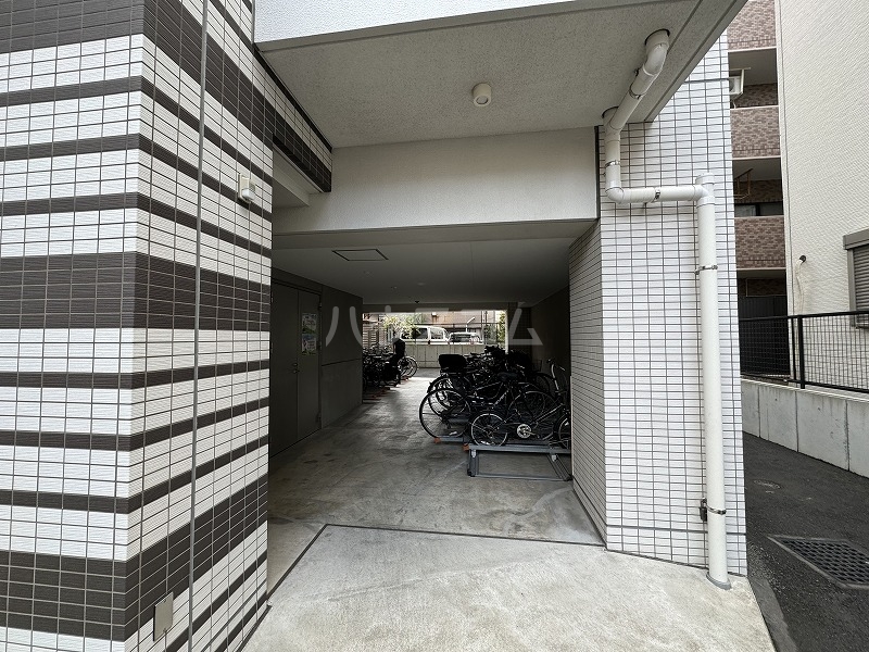 18/30 エントランス