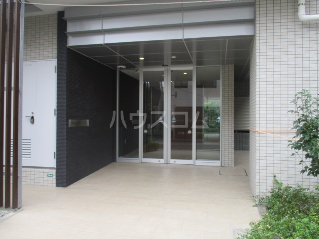 18/28 エントランス