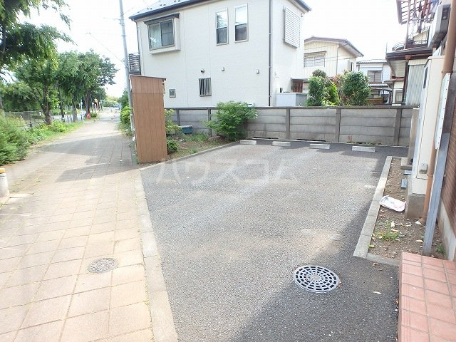 23/30 駐車場
