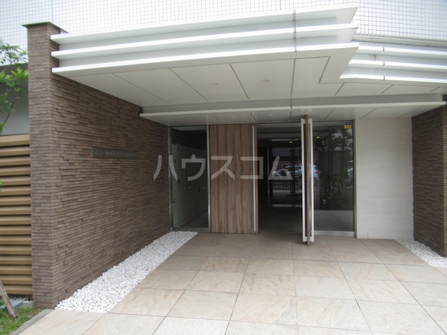 27/30 エントランス