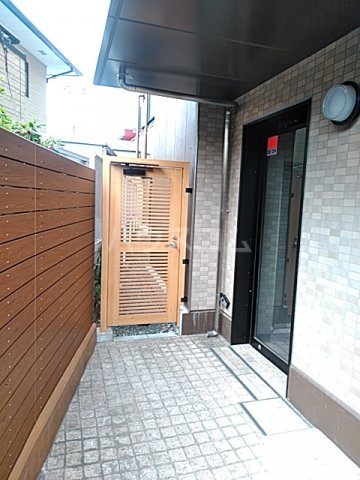 20/29 エントランス