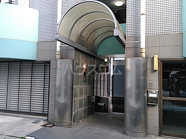 13/22 エントランス