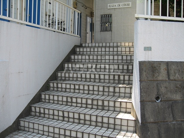 22/30 エントランス