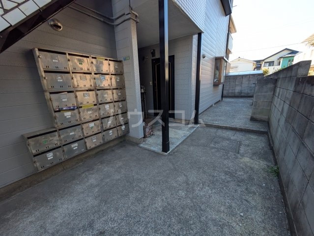 18/23 エントランス