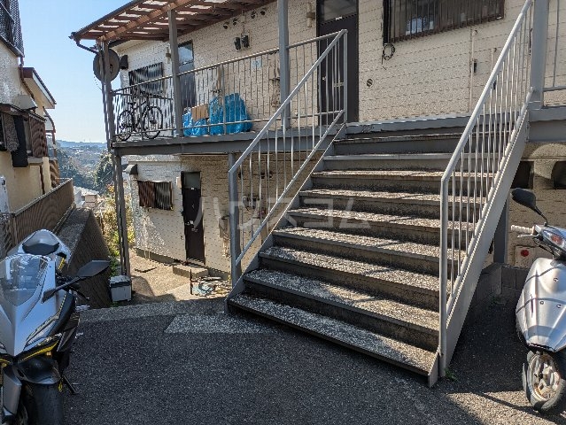 23/30 エントランス