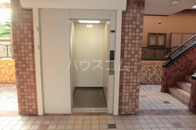 17/22 エントランス