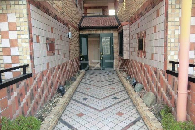 18/22 エントランス