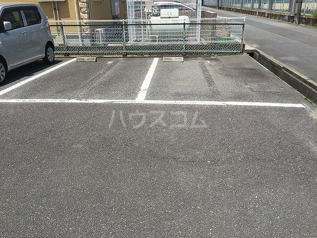 2/3 駐車場