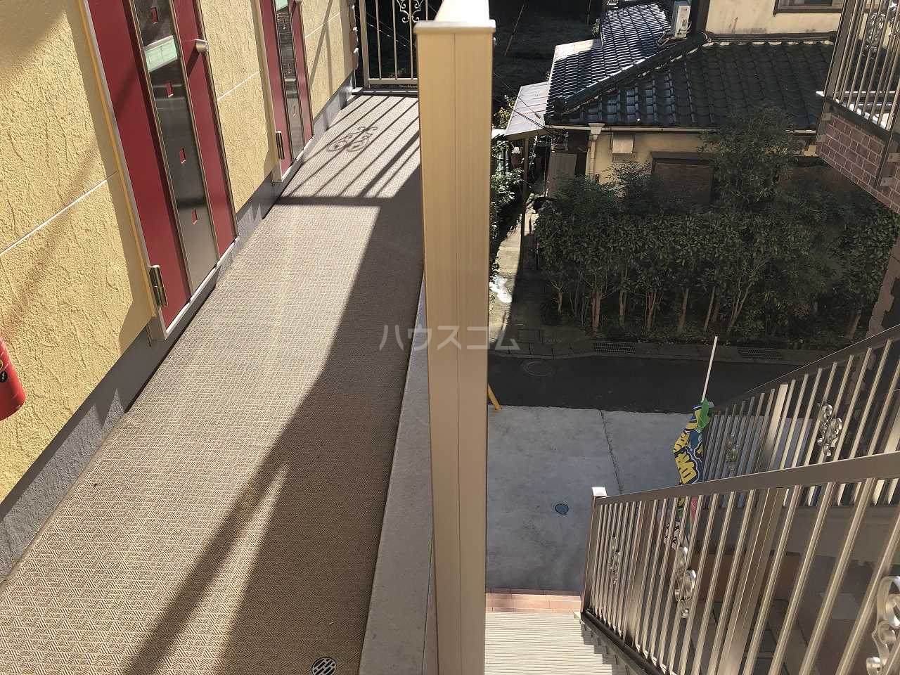 18/23 エントランス