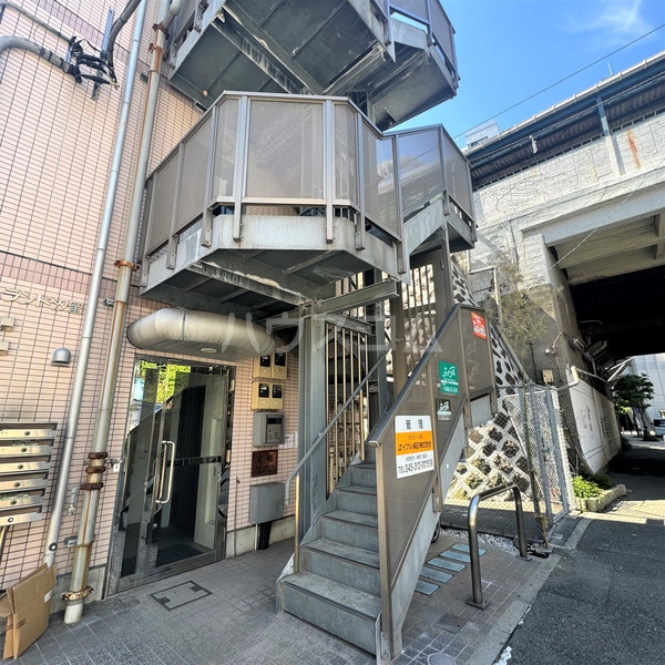 2/5 エントランス