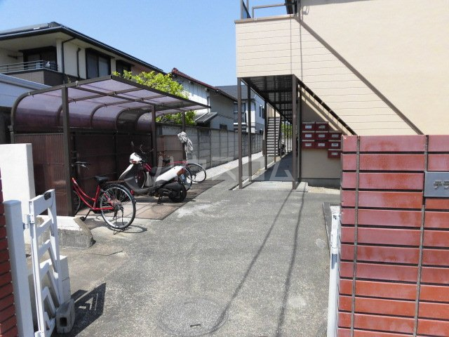 23/30 エントランス