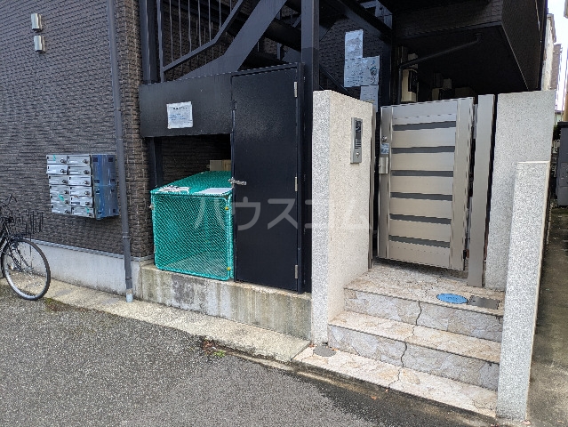 22/30 エントランス