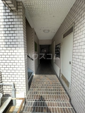 22/27 エントランス