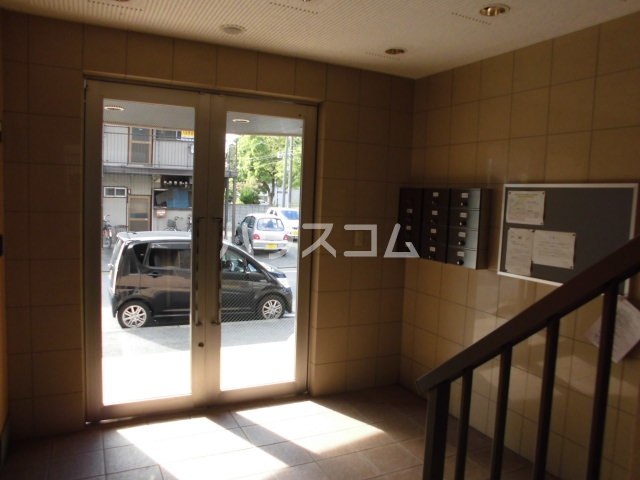 23/30 エントランス