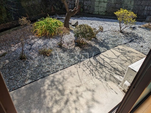 13/22 バルコニー