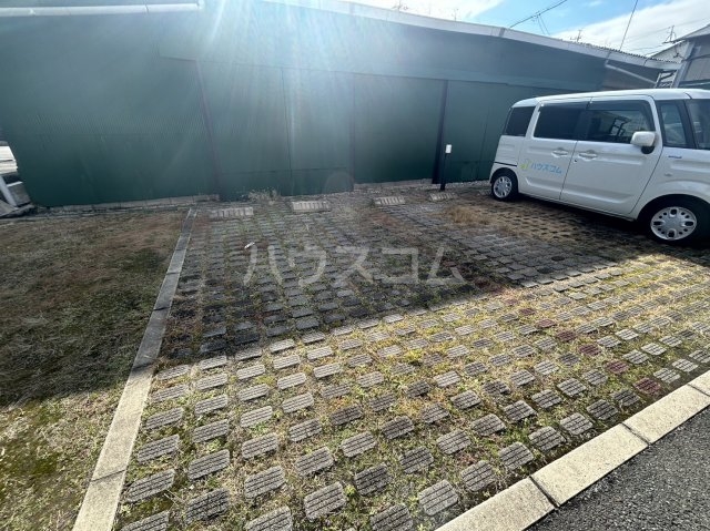 23/30 駐車場