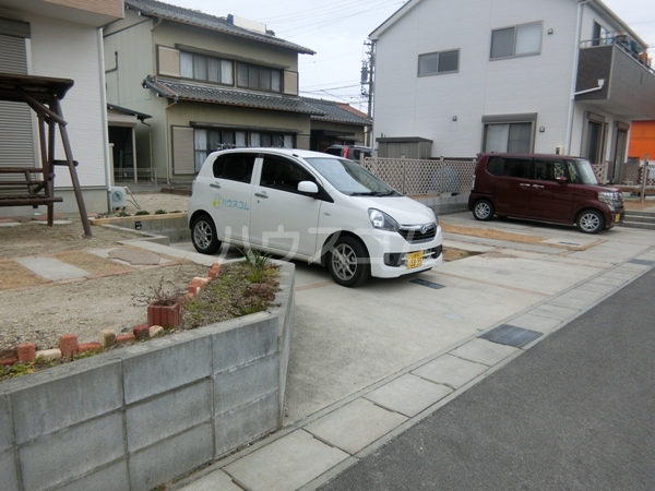 28/30 駐車場