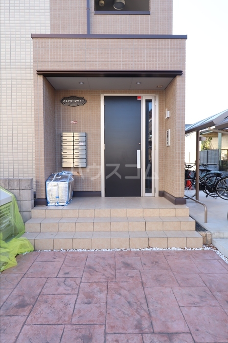 19/27 エントランス