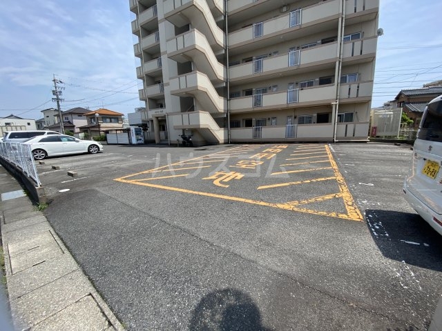 23/30 駐車場