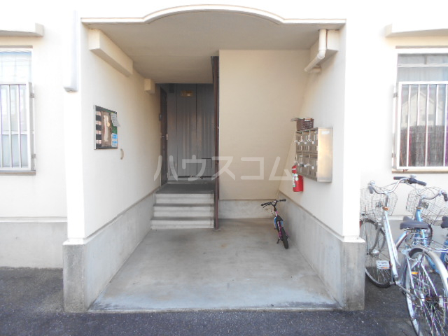 16/20 エントランス