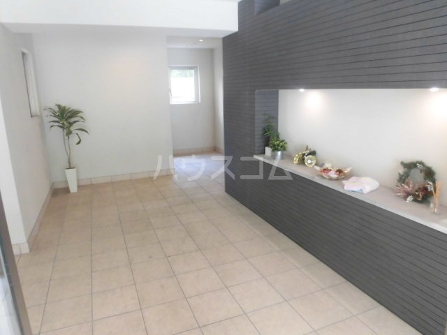 21/30 エントランス