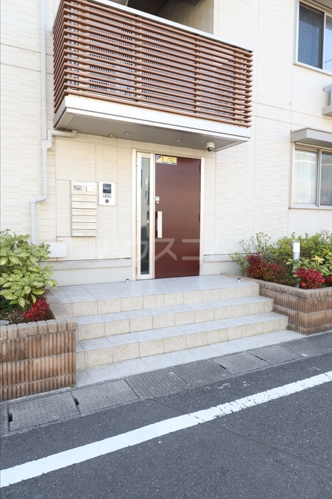 21/30 エントランス