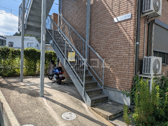 24/27 エントランス
