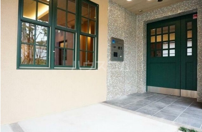 2/4 エントランス