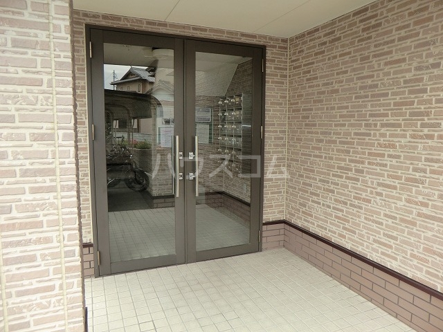 18/20 エントランス