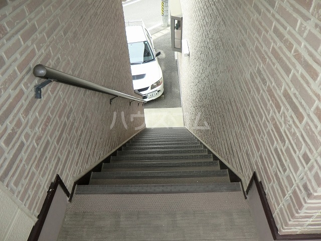 19/20 エントランス