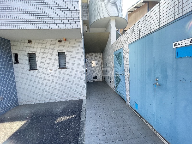 20/30 エントランス