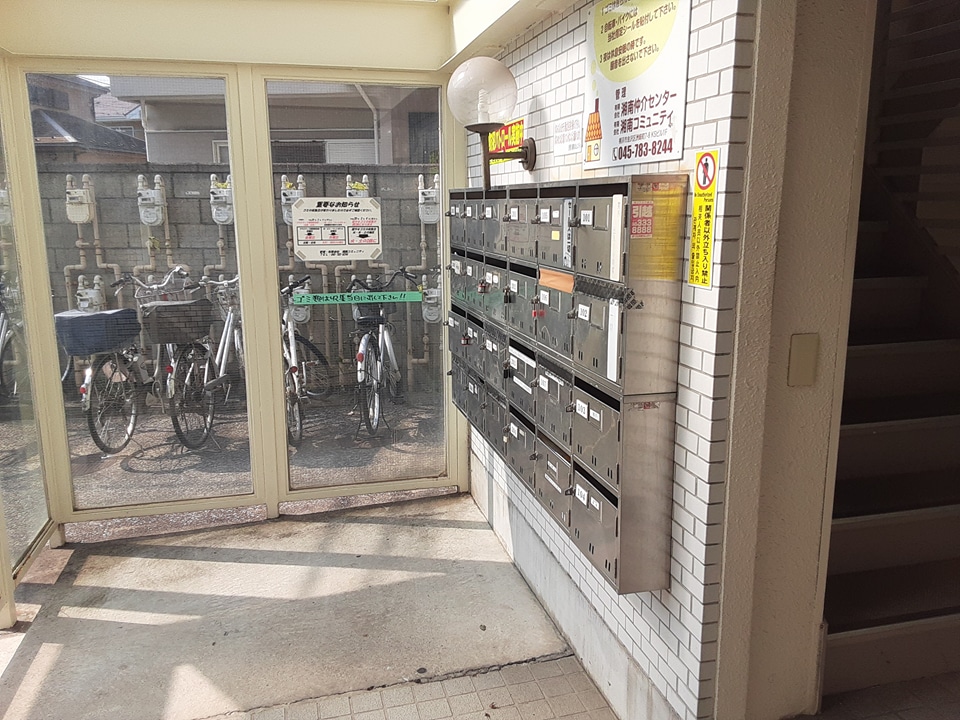 27/30 エントランス