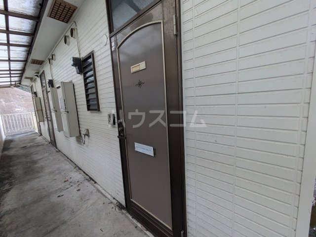 20/23 エントランス