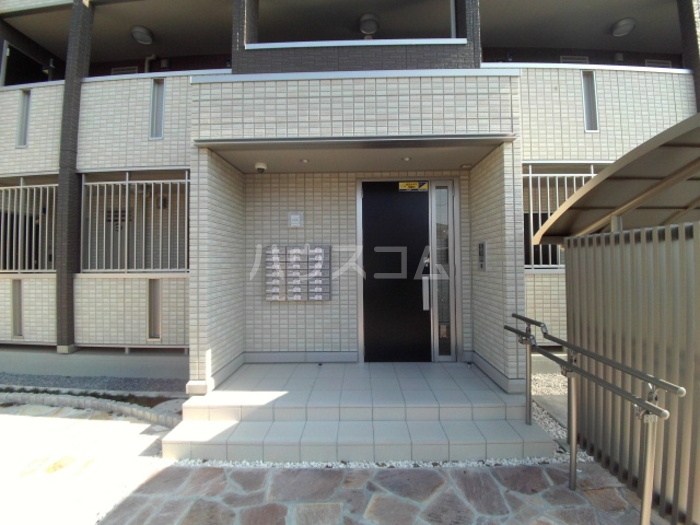 28/30 エントランス