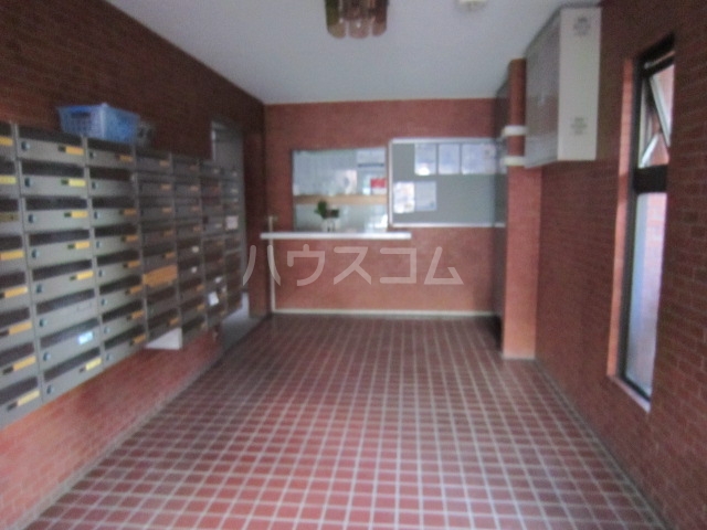 16/17 エントランス