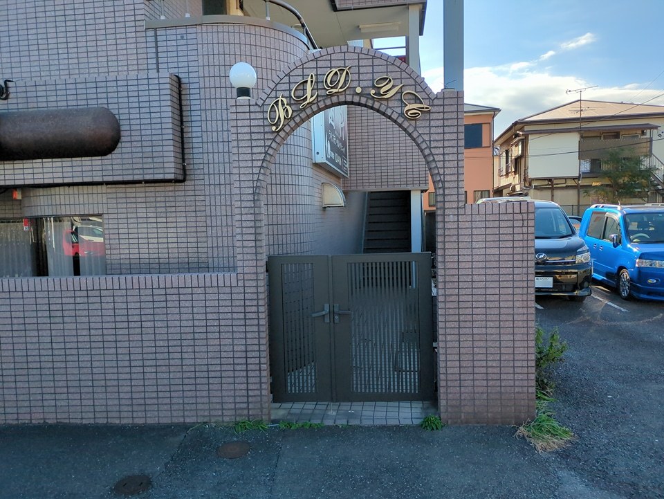 21/23 エントランス