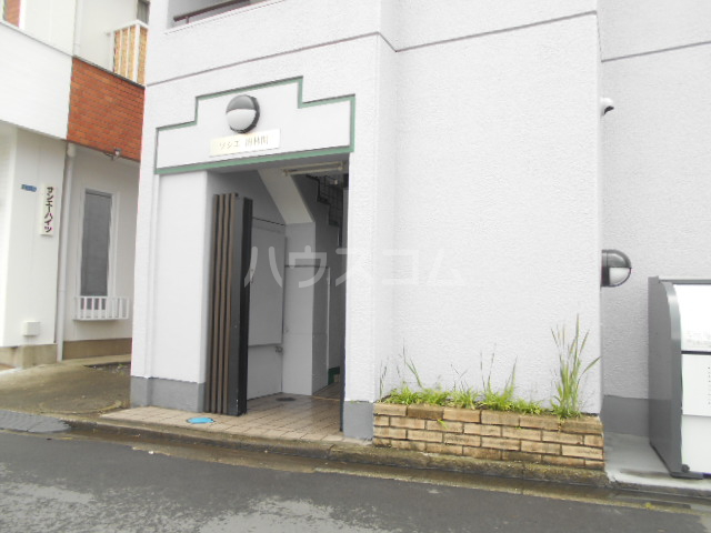 20/30 エントランス