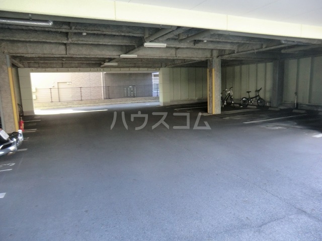22/30 駐車場