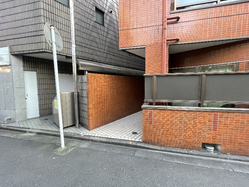 21/23 エントランス