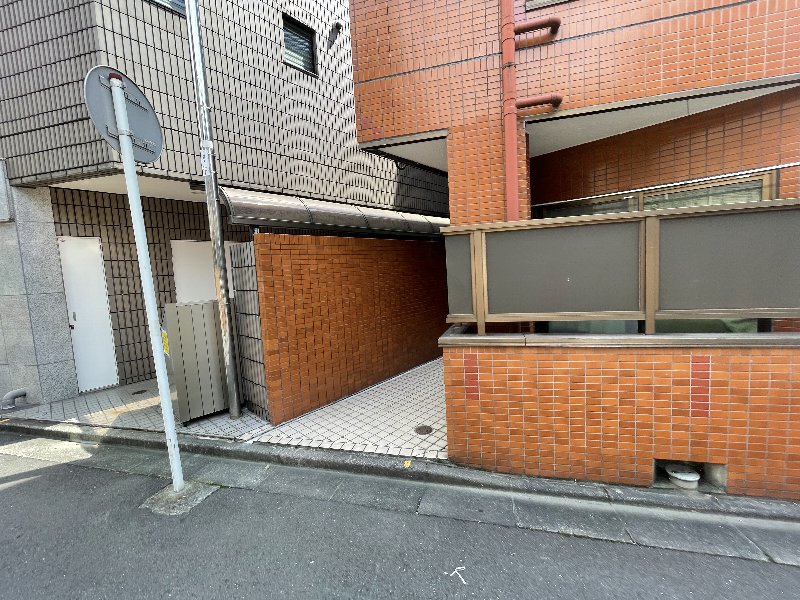 21/23 エントランス