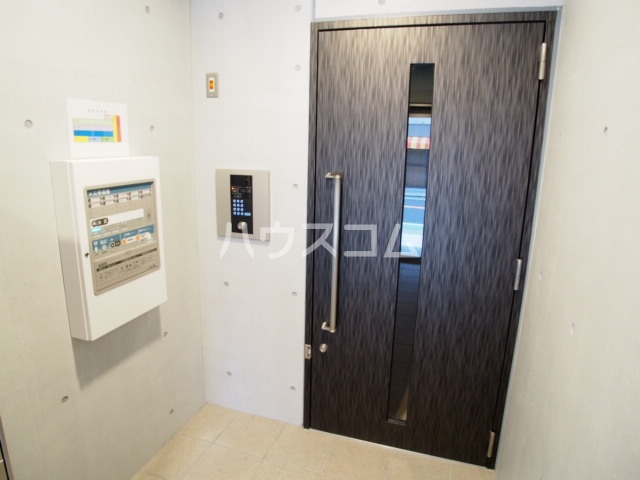 23/30 エントランス