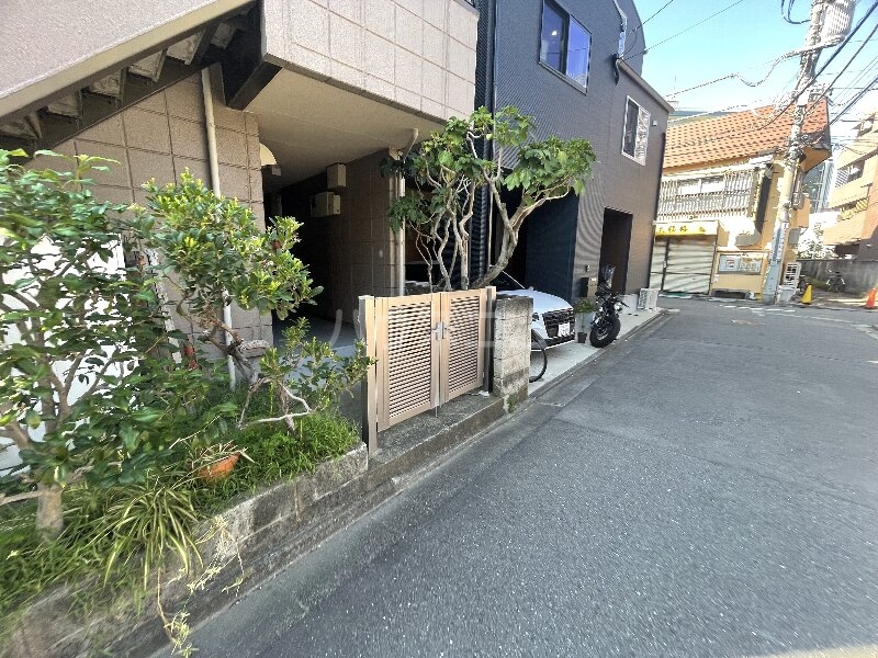 20/23 エントランス