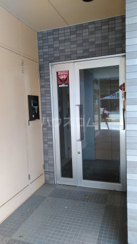 21/30 エントランス