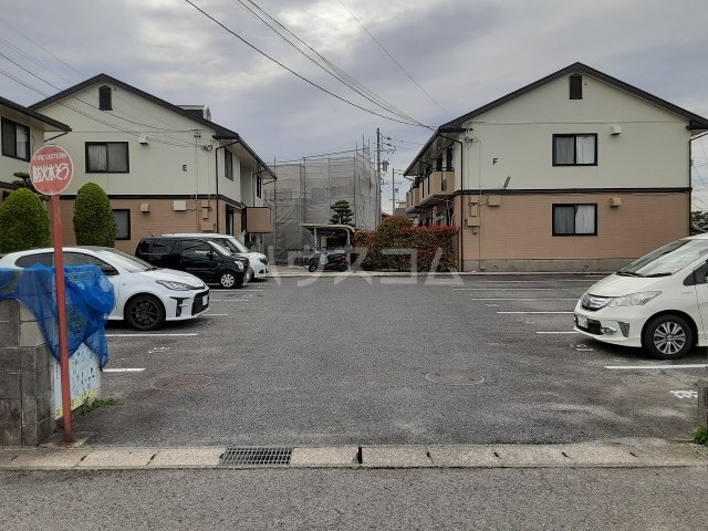 18/28 駐車場